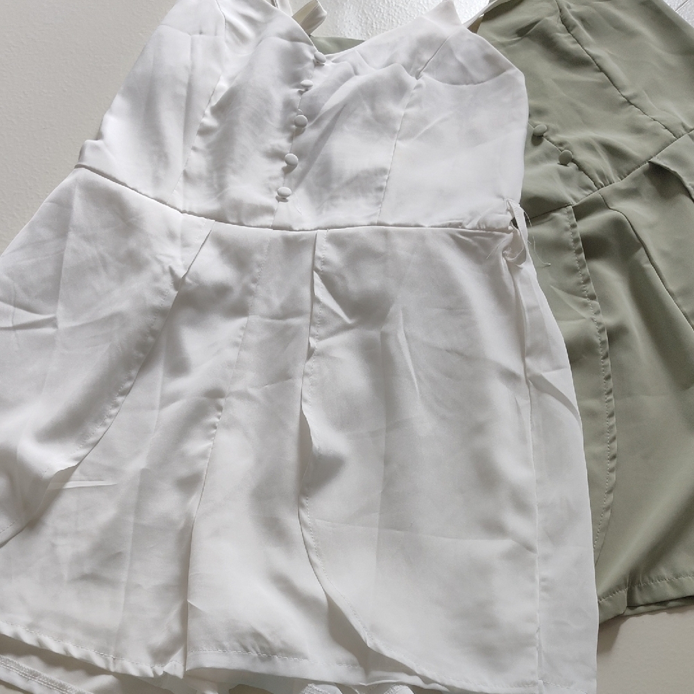 Chic White Jumpsuit With Structured Waistline - image 1